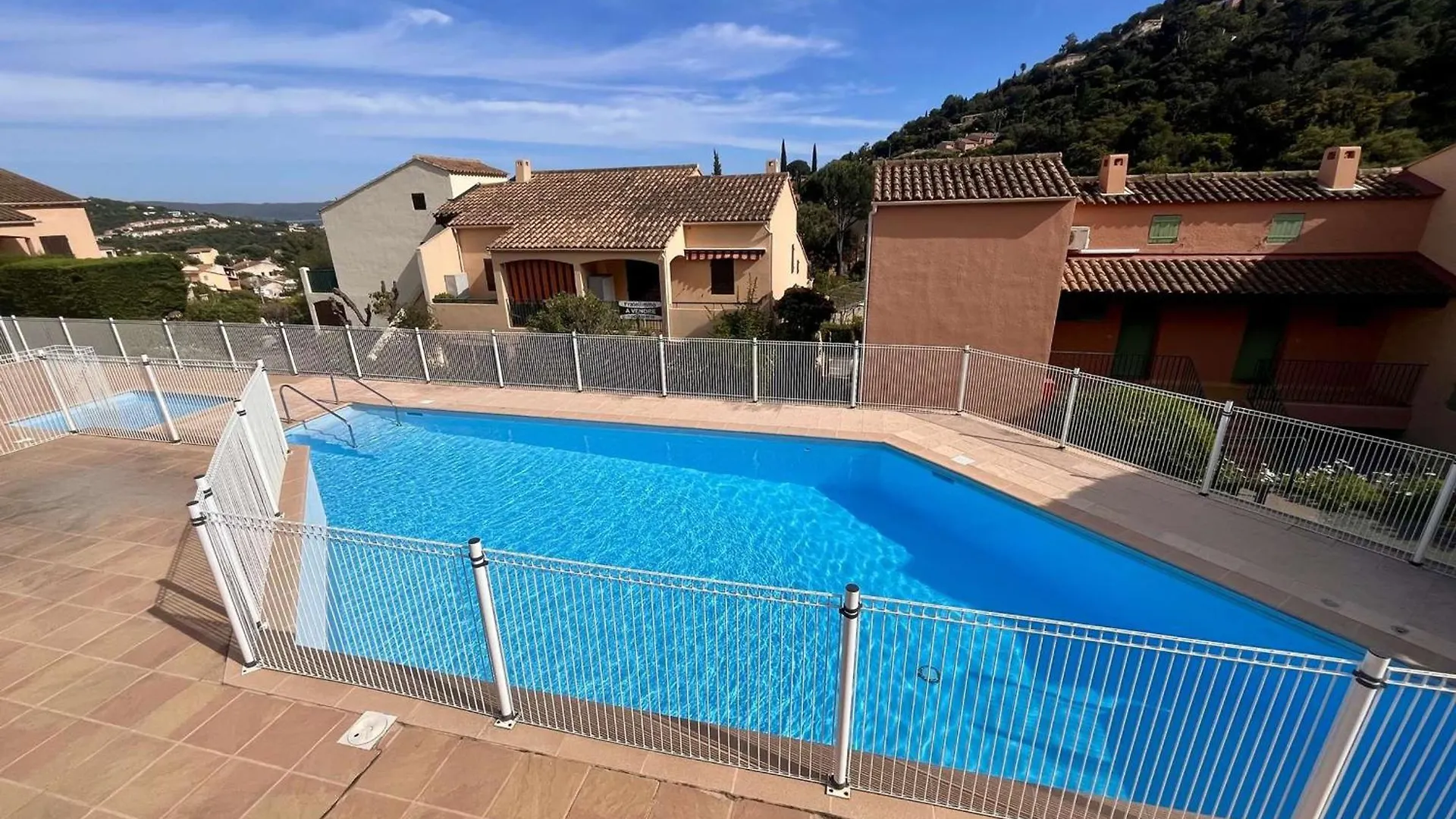 Charmant 2P Avec Jardin, Piscine, Parking Et Navettes Gratuites - Cavalaire-Sur-Mer - Fr-1-226B-196 0*,  France